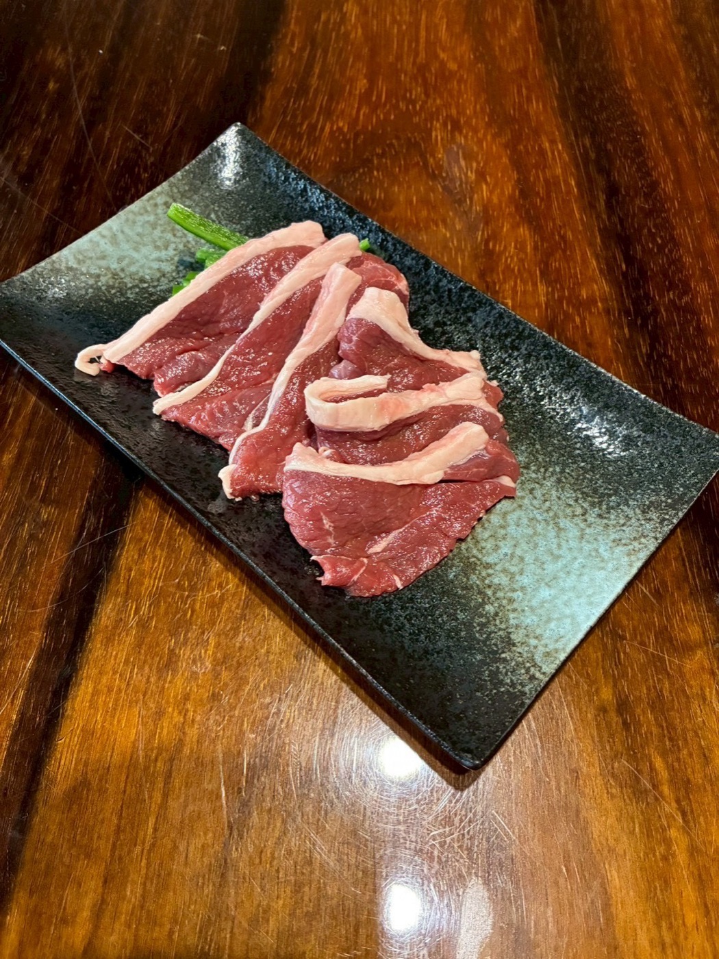 長皿に盛られたラムランプ